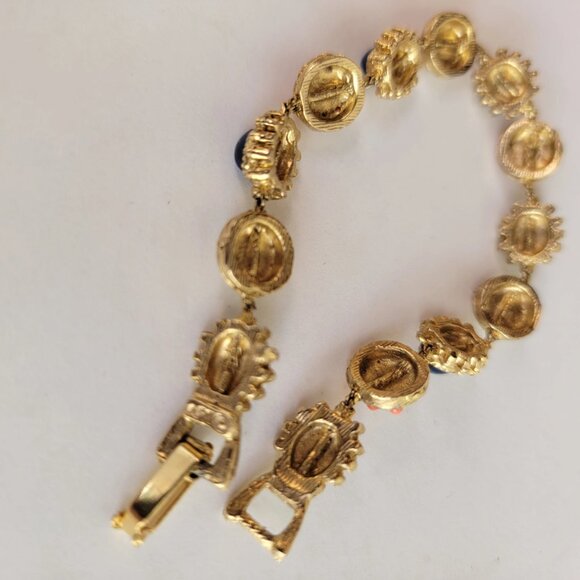 Vintage Signed ART Cabochon Faux Pearl and Coral Bead Bracelet - Picture 8 of 10